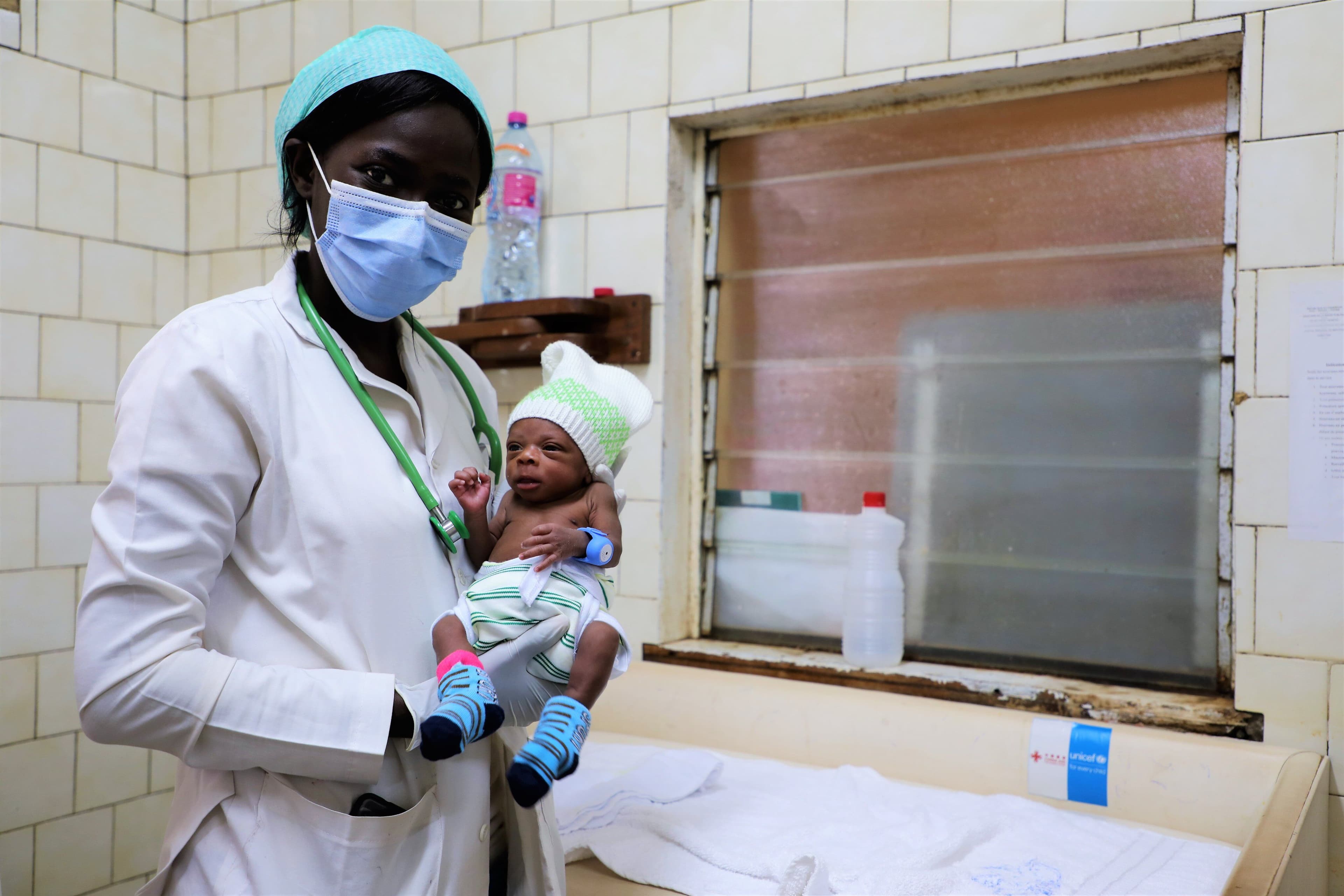 Cameroon — Nurses deploying TempWatch on newborns