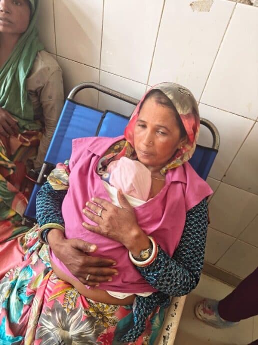 A mother in Dausa using the BEMPU TempWatch