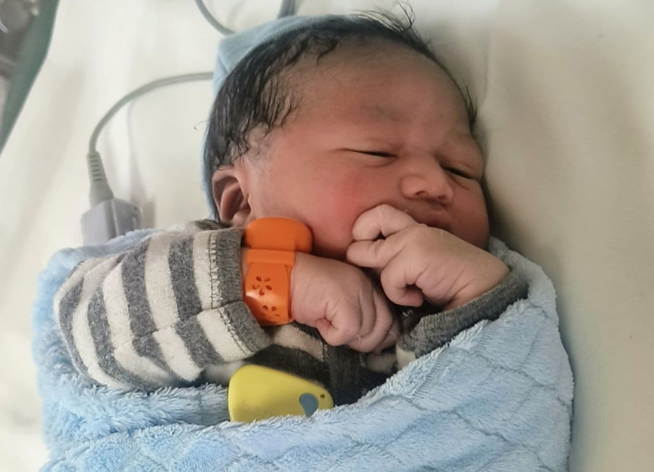 Baby in Belize being monitored with BEMPU BellyButton and TempWatch